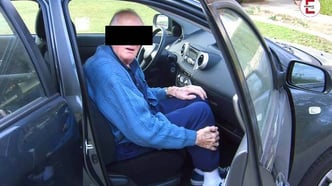 Rentner beim Pornogucken im Auto von Polizei erwischt