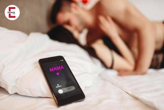 Er fickte mich, während ich mit meiner Mama telefonierte