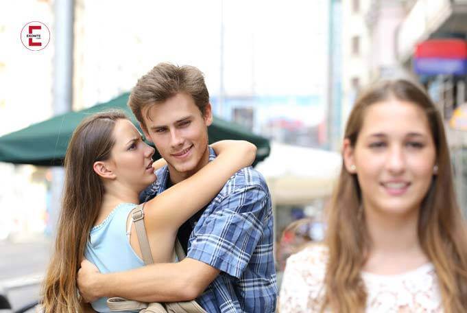 Darum schaut dein Freund anderen Frauen hinterher