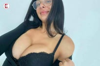 Amateurin Emma-Sunshine: große Brille und dicke Titten als Markenzeichen