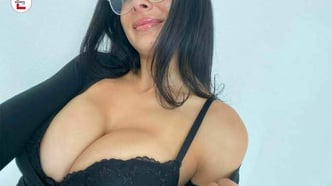 Amateurin Emma-Sunshine: große Brille und dicke Titten als Markenzeichen