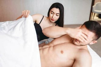 Ratgeber: 5 Sex-Stellungen für einen kleinen Penis
