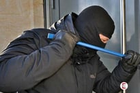 Sexgeschichte: Der Einbrecher wollte kein Geld von uns