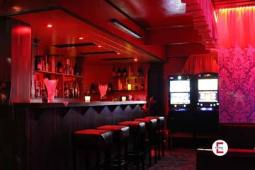 Als Jungfrau im Bordell: Dein erstes Mal mit einer Prostituierten