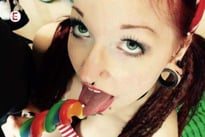 Geiler Blowjob: Blasen mit gespaltener Zunge