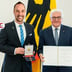 Bundespräsident verleiht Bundesverdienstkreuz an Eronite