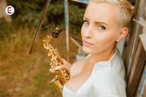 Es ist nicht alles Gold, was glänzt: Anike Ekina beweist Mut