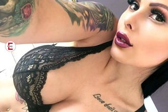 Wir stellen vor: Tattooschlampe Xania Wet