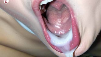 Die Ejakulation im Mund ist ein Ausdruck von Macht