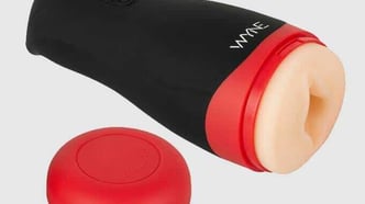 Sextoy für Männer im Test: Masturbator WYNE mit Vibration, Saug- und Wärmefunktion