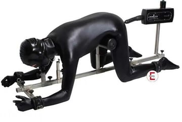 Für Hartgesottene: Steeltoys, Ballstretcher und BDSM Möbel