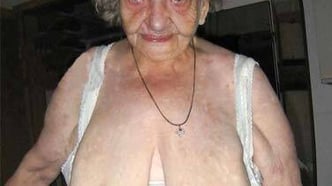 Perverses Schwein poppt alte Swinger Oma (91)