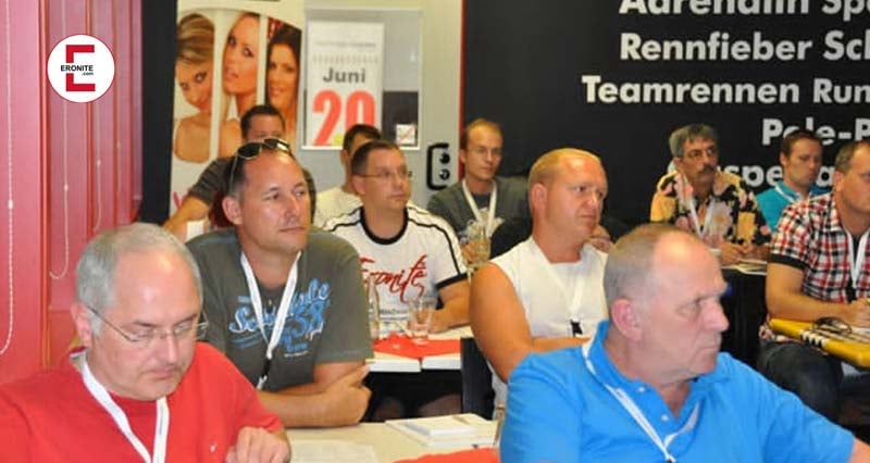 Eronite beim Kartfahren mit Partnercash vor 16 Jahren Eronite beim Kartfahren mit Partnercash vor 16 Jahren