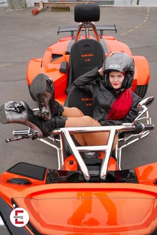 Sexy Mia May fährt jetzt Trike: Willst du mal mit?