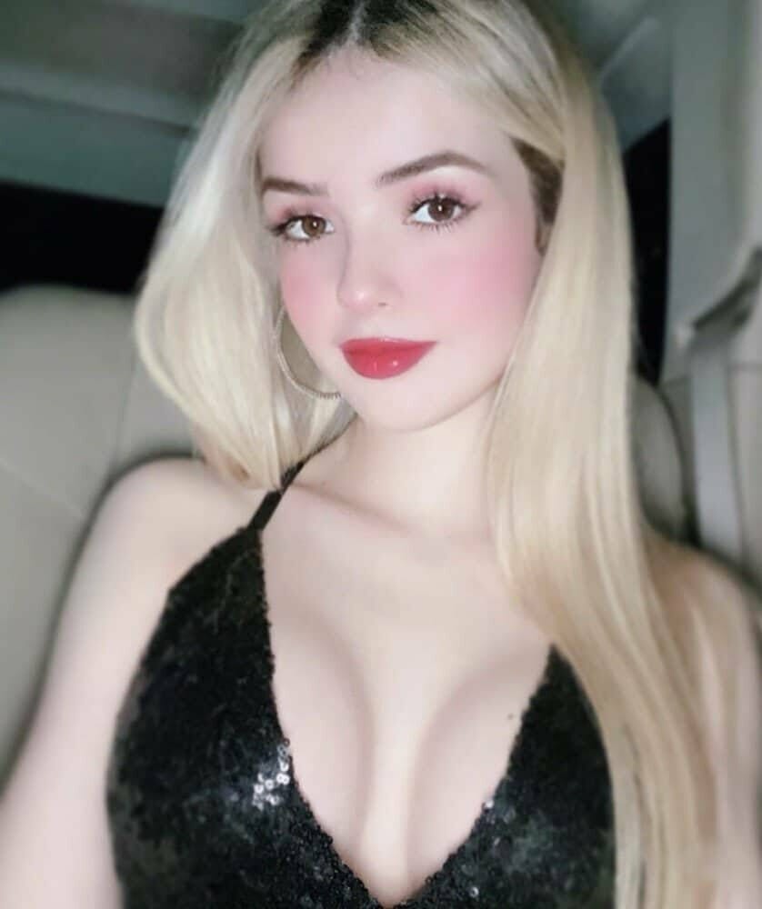 Verdammt sexy blonde Latina und Instagram-Model Erotikmagazin Bild