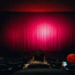 Blowjob im Kino: So gern blase ich im Schein der Leinwand