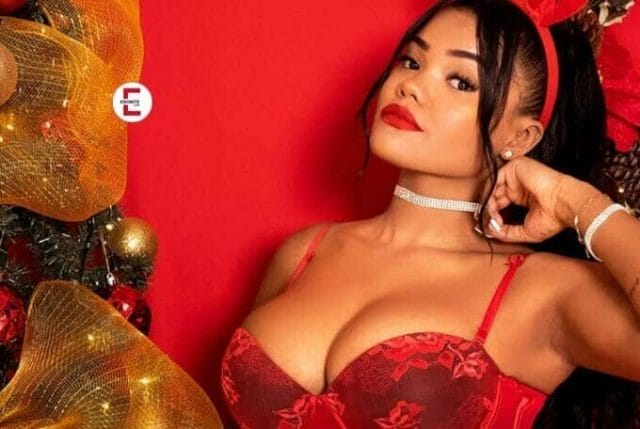 Historia de sexo: La mamada húmeda en el vestuario de una venezolana tetona Historia de sexo: La mamada húmeda en el vestuario de una venezolana tetona