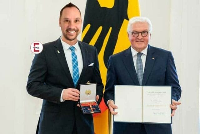 Bundespräsident verleiht Bundesverdienstkreuz an Eronite Bundespräsident verleiht Bundesverdienstkreuz an Eronite
