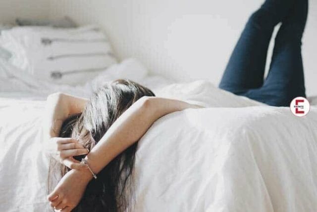 Fesselspiele im Bett machen glücklich und lebensfroher Fesselspiele im Bett machen glücklich und lebensfroher