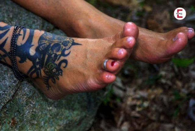 Stinky feet fetish: earn money with smelly mouths Stinky feet fetish: earn money with smelly mouths
