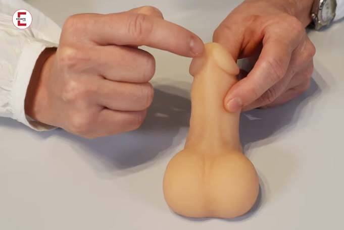 beschnittenen penis befriedigen Ein beschnittener Penis sucht das Abenteuer main image 1