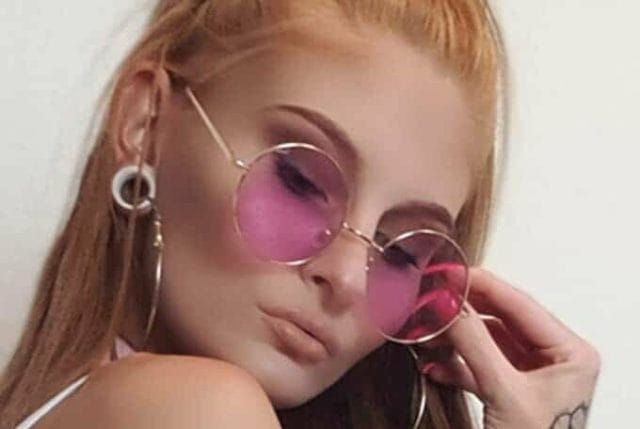 Devotes Teeniegirl Lessia Mia im Interview Devotes Teeniegirl Lessia Mia im Interview