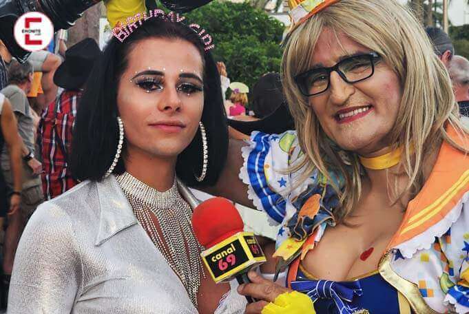 Eine Transfrau beim Karneval auf Gran Canaria
