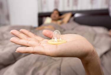 Putting on a condom correctly: This is how it works!