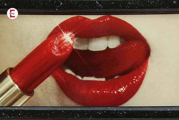 Bizarra máquina de besar: cómo la tecnología está cambiando nuestra intimidad