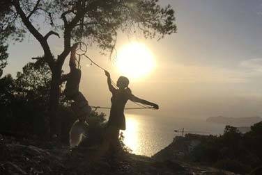 Mallorca Bondage – Fesseln im Sonnenuntergang Mallorca Bondage – Fesseln im Sonnenuntergang