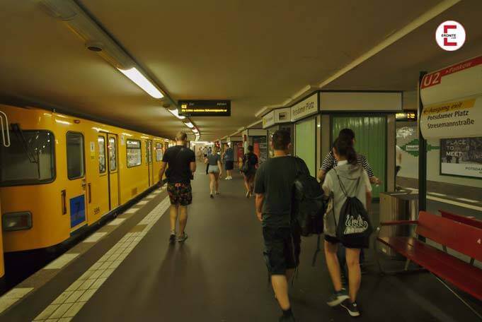 Paar beim öffentlichen Sex am Bahnsteig erwischt