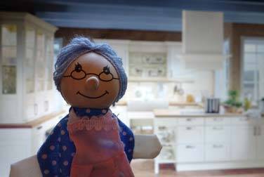Erst ihren Kuchen essen und dann die Oma ficken Erst ihren Kuchen essen und dann die Oma ficken