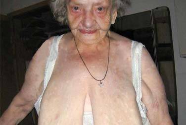 Perverses Schwein poppt alte Swinger Oma (91) Perverses Schwein poppt alte Swinger Oma (91)