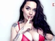 Sally Seductive Pornos: Magst du die Big Boobs der Single-Frau?