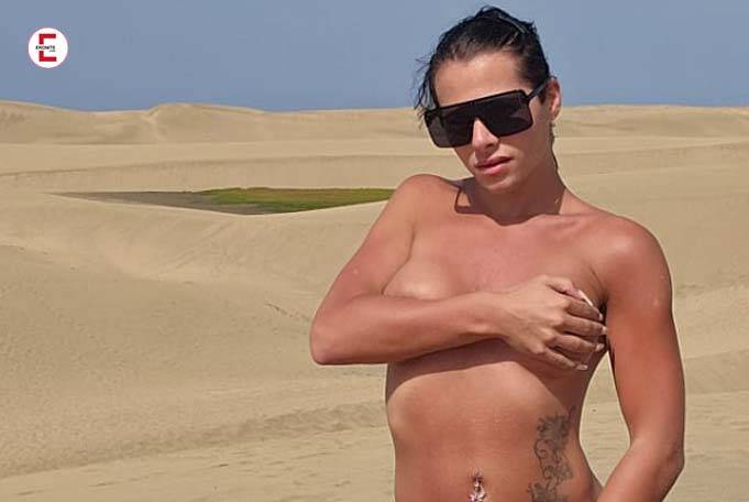Transsexual Gianina in the dunes of Maspalomas