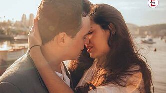 5 Anzeichen, dass eine Frau dich küssen will