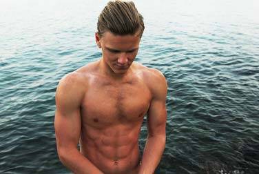 Gay-Story: Wichsen mit dem Schulfreund Gay-Story: Wichsen mit dem Schulfreund