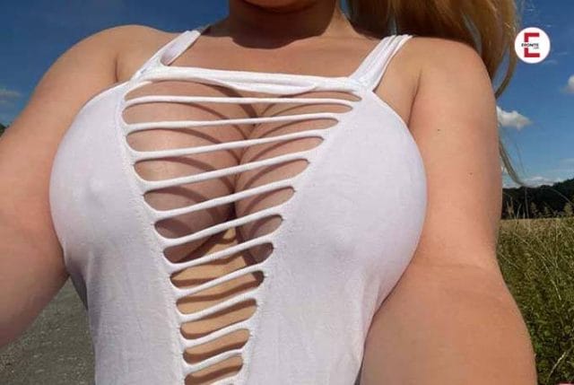 Liz Tyrious und Xisca Bond geben Autogramme Liz Tyrious und Xisca Bond geben Autogramme
