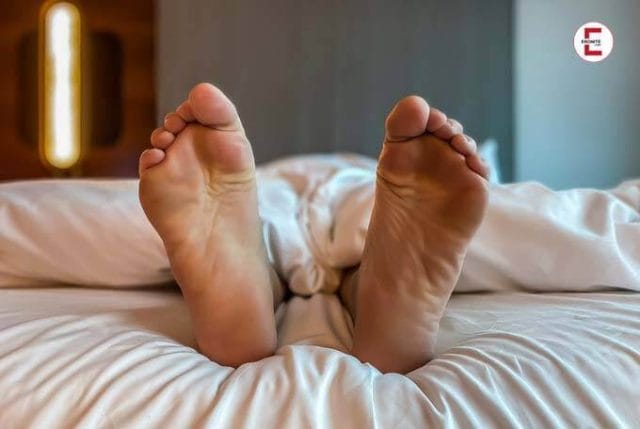 Hotelgast wacht auf – weil Manager an seinem Zeh lutscht Hotelgast wacht auf – weil Manager an seinem Zeh lutscht
